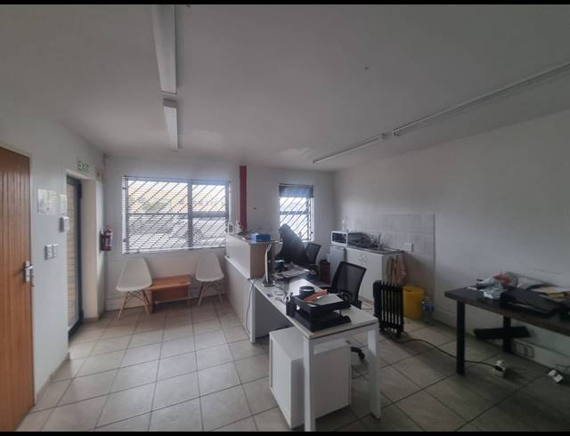 500M² WAREHOUSE TO LET IN PHILIPPI